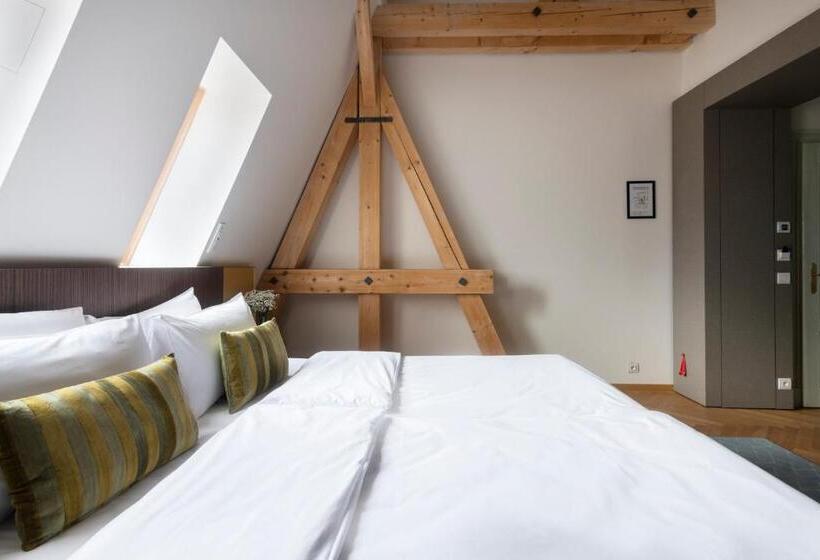 اتاق لوکس, Numa I Laurel