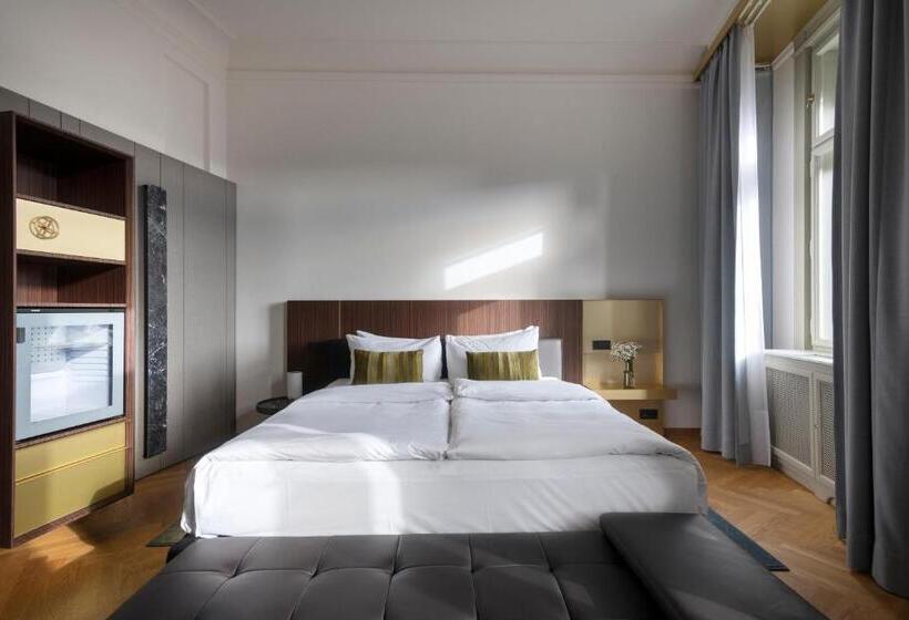 اتاق لوکس, Numa I Laurel