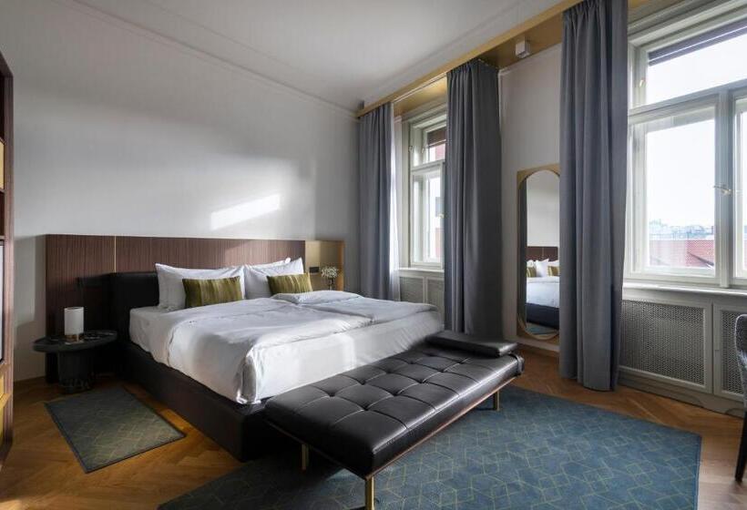 اتاق لوکس, Numa I Laurel