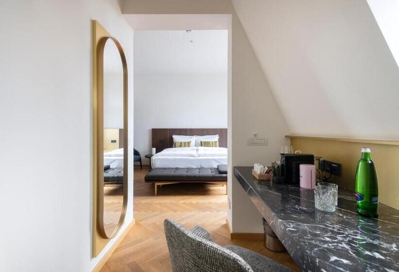 اتاق سوپریور, Numa I Laurel