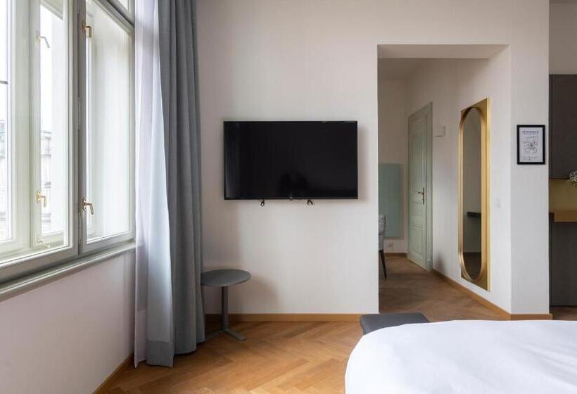 اتاق سوپریور, Numa I Laurel