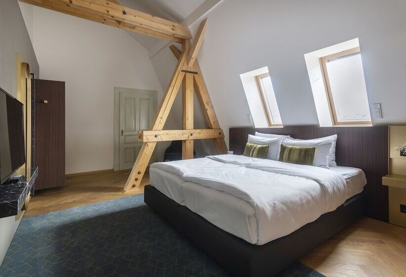 اتاق لوکس, Numa I Laurel