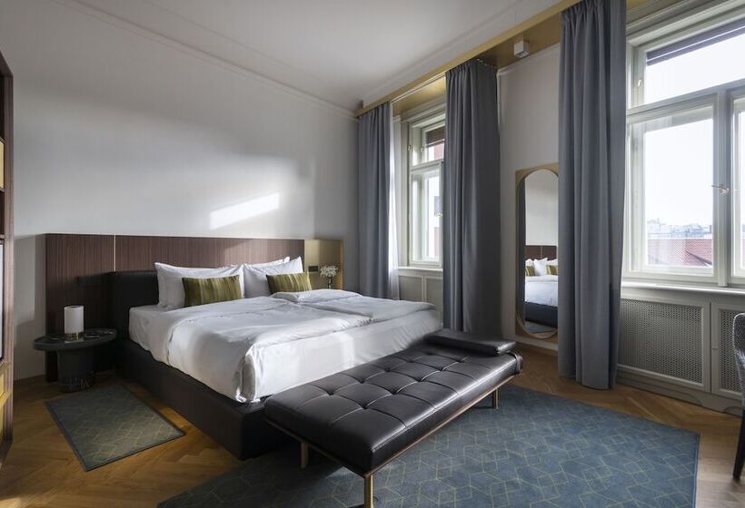 اتاق لوکس, Numa I Laurel