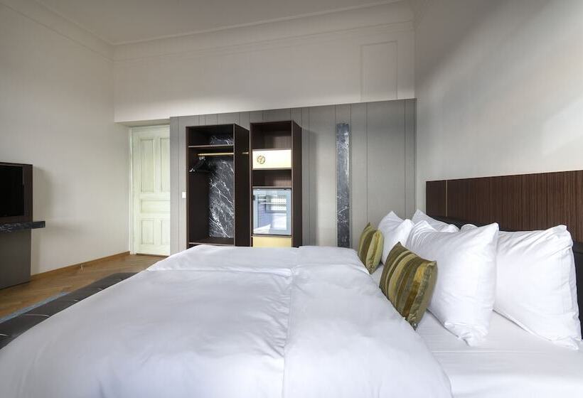 اتاق لوکس, Numa I Laurel