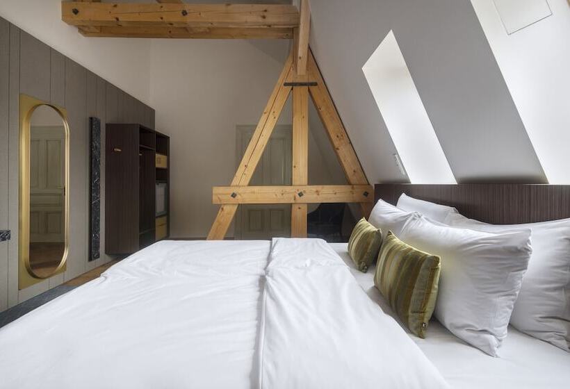 اتاق لوکس, Numa I Laurel