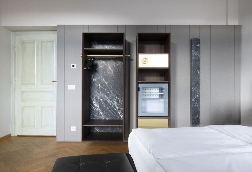 اتاق لوکس, Numa I Laurel