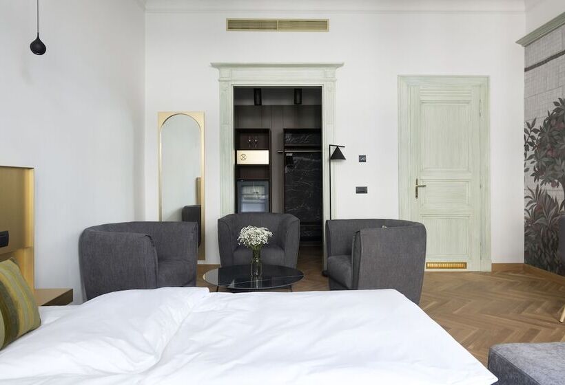 اتاق سوپریور, Numa I Laurel