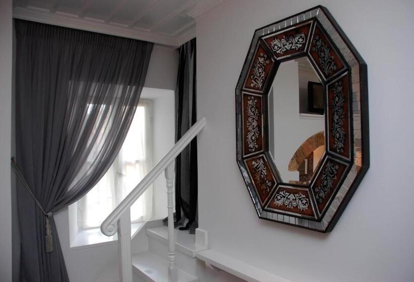 Quarto Superior, Il Palazzo Rooms & Suites