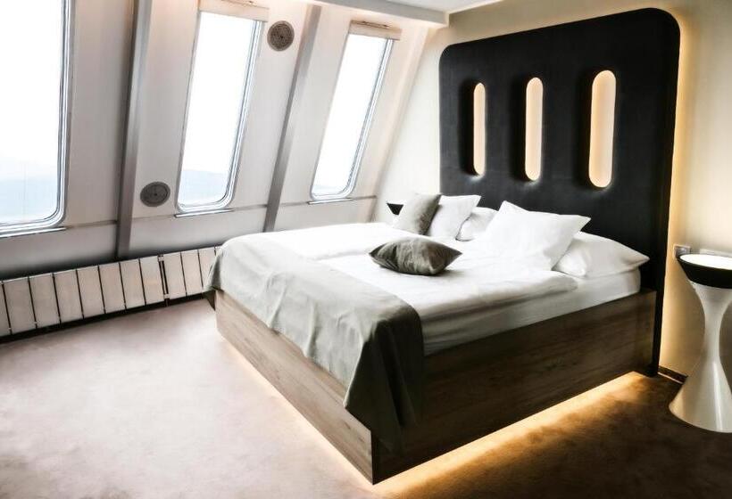 غرفة قياسية, Ještěd