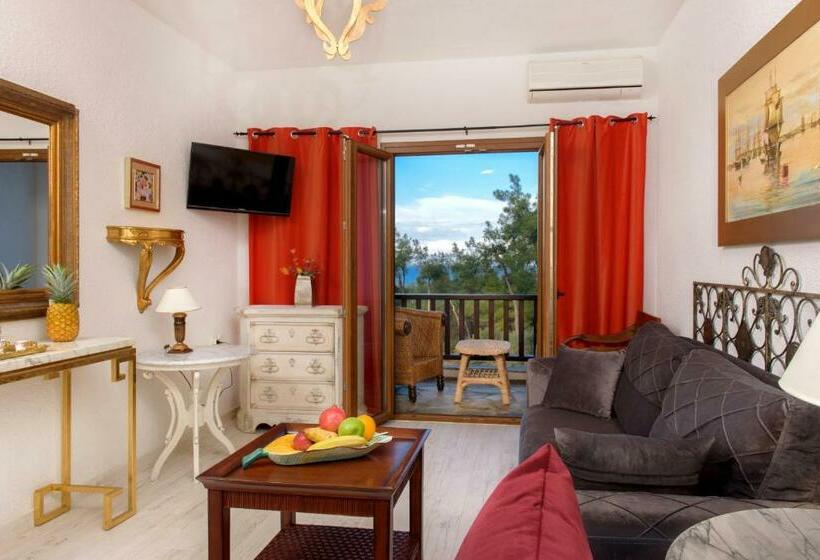 غرفة عائلية مطلّة علي البحر, Leandros