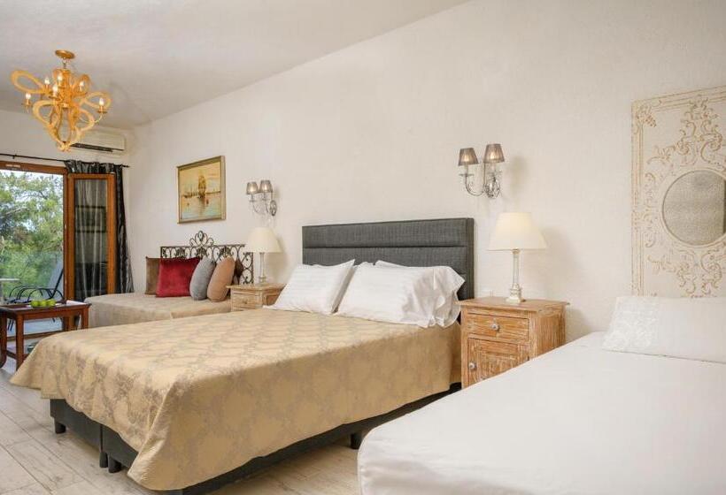 غرفة عائلية مطلّة علي البحر, Leandros