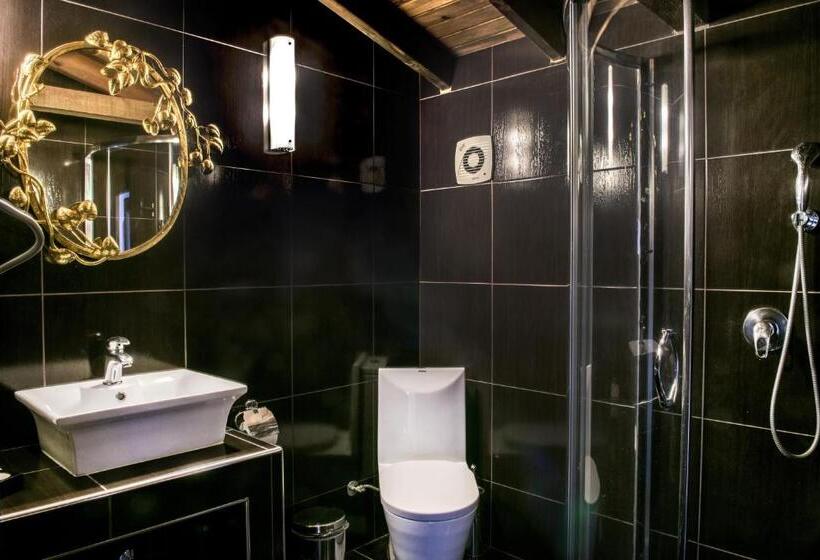 جناح جونيور مطلّ علي البحر, Leandros