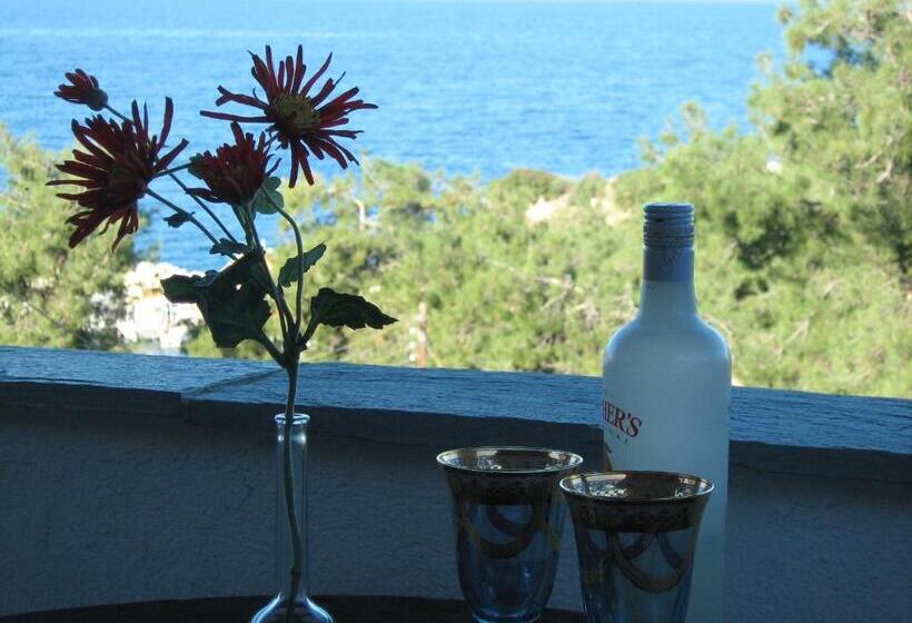 جناح جونيور مطلّ علي البحر, Leandros