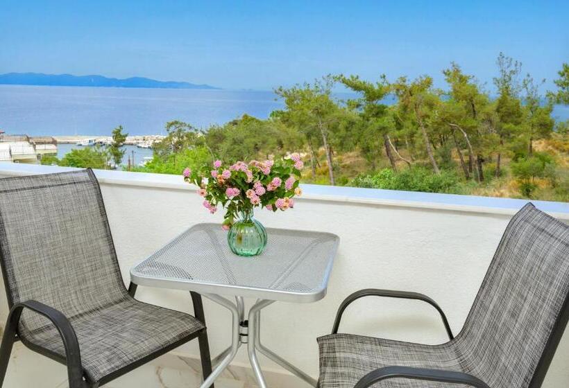 غرفة ديلوكس ثلاثية مطلة على البحر, Leandros