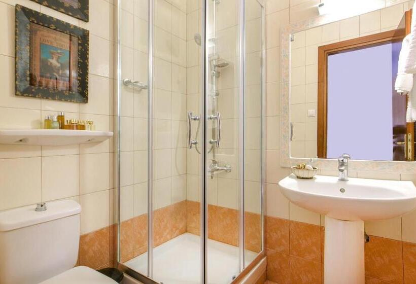 غرفة سوبيريور رباعية, Leandros