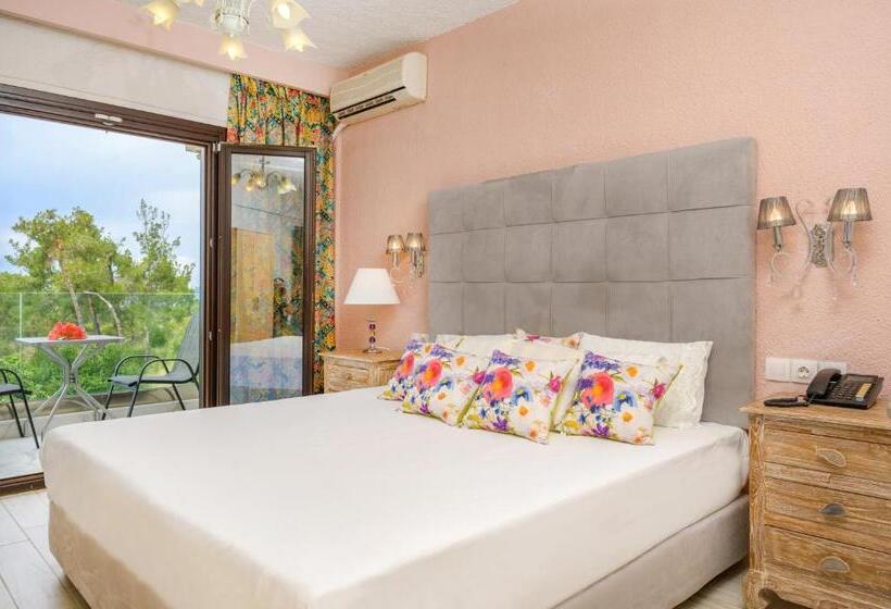 غرفة قياسية مطلّة علي البحر, Leandros