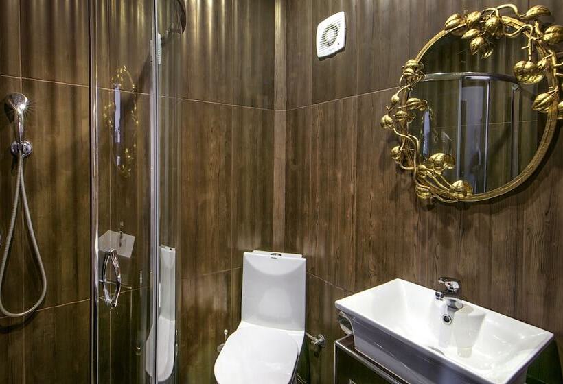 غرفة قياسية ثلاثية, Leandros