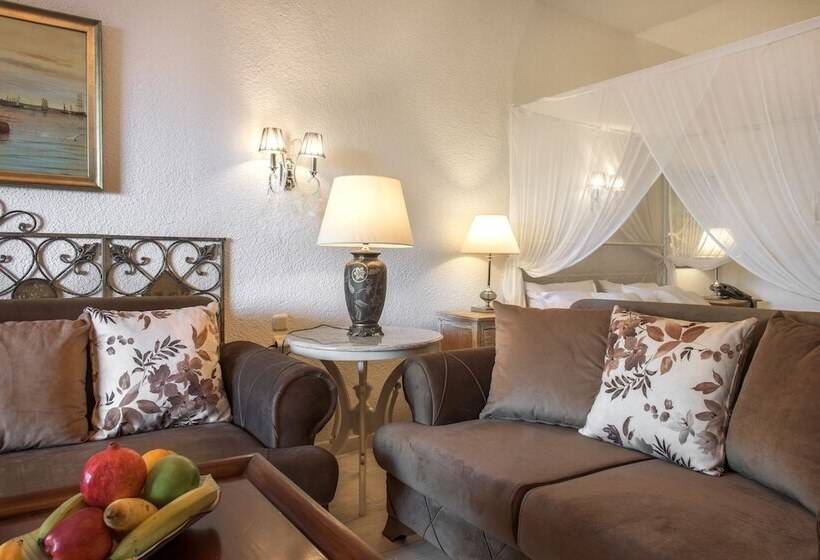 غرفة عائلية مطلّة علي البحر, Leandros