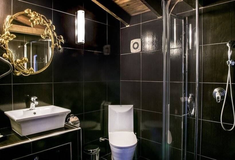 جناح جونيور مطلّ علي البحر, Leandros