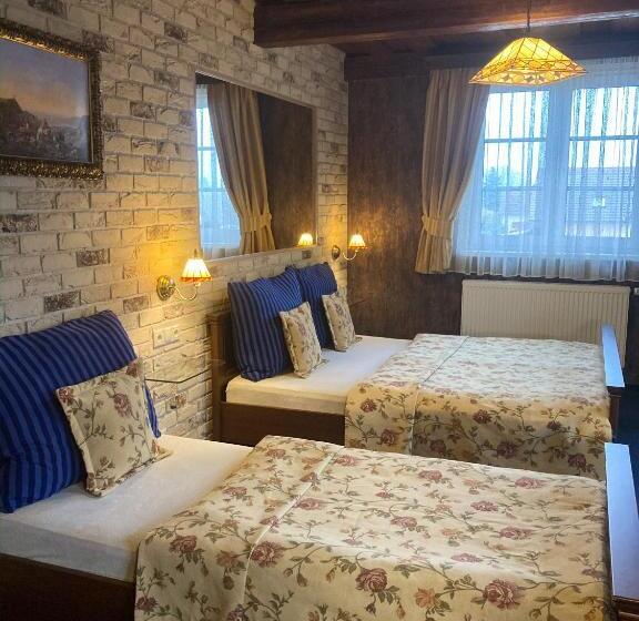 חדר סטנדרט לשלושה, Penzion Aurooms