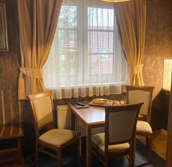 חדר סטנדרט לשלושה, Penzion Aurooms