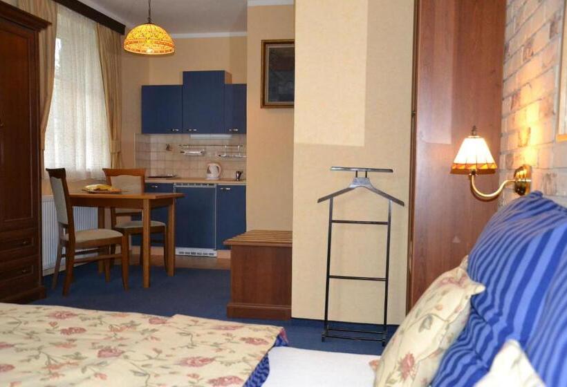 חדר סטנדרט לשלושה, Penzion Aurooms