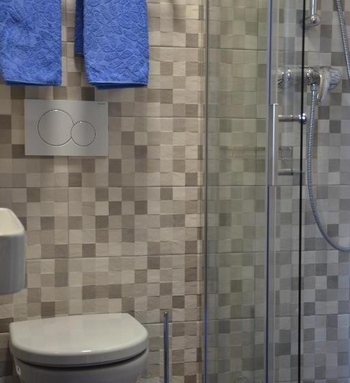 חדר אקונומי, Penzion Aurooms