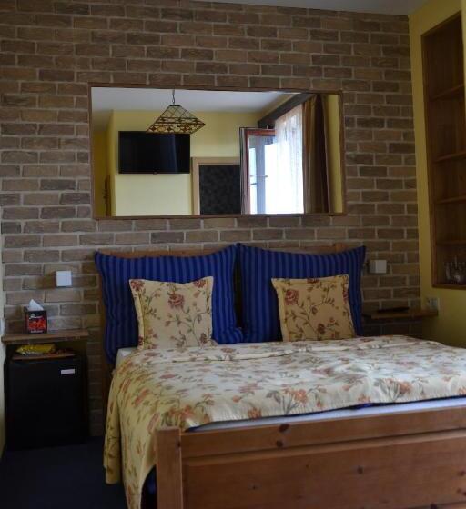 חדר אקונומי, Penzion Aurooms