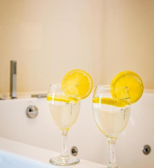 جناح جونيور, Samian Mare Hotel Suites & Spa