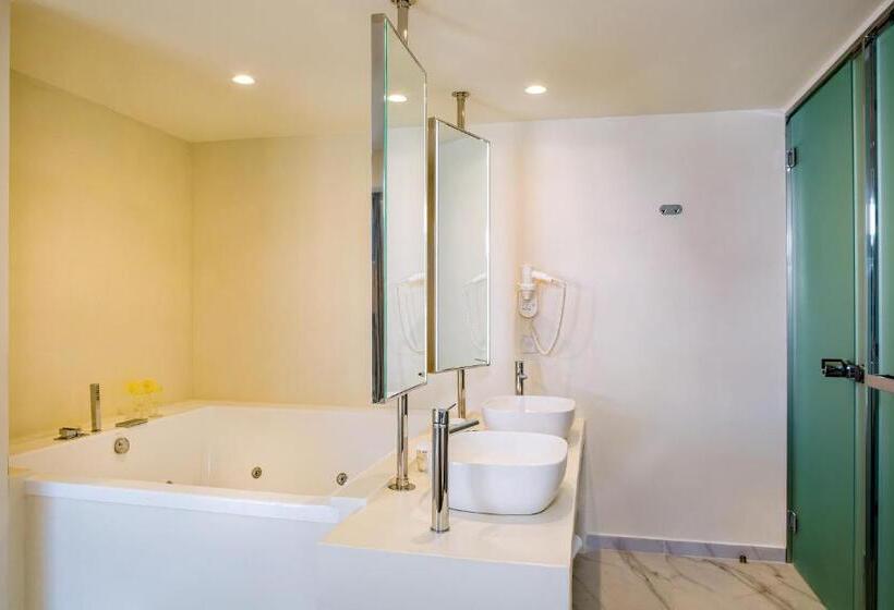 جناح جونيور, Samian Mare Hotel Suites & Spa