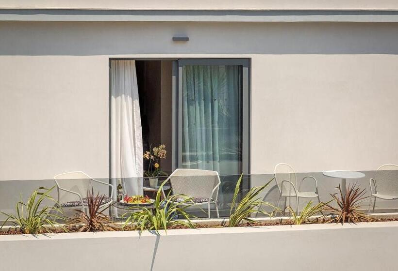 Полулюкс, Samian Mare Hotel Suites & Spa
