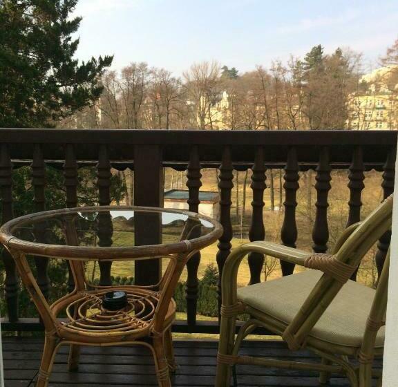 غرفة قياسية مزوَّدة بشُرفة, Sant Georg Garni