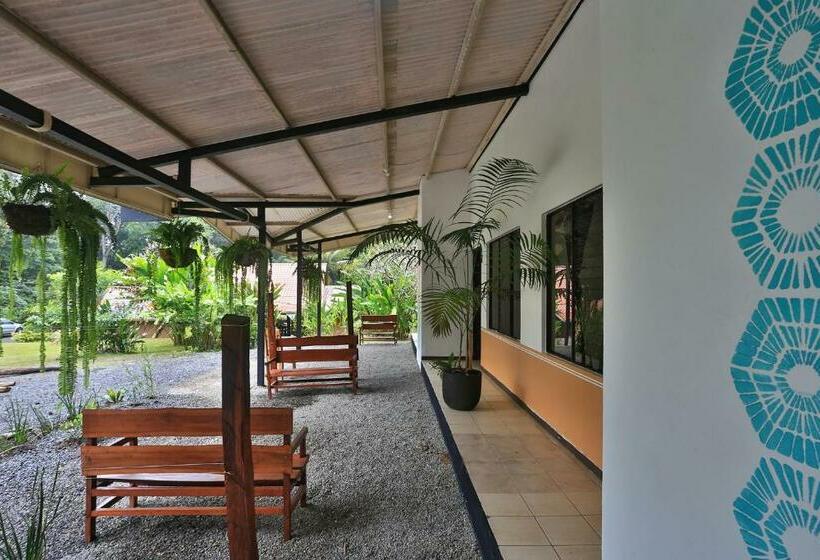 غرفة قياسية ثلاثية, Whale Tail