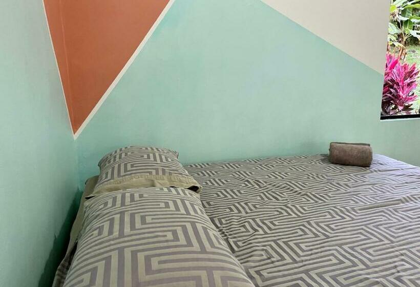 غرفة قياسية ثلاثية, Whale Tail