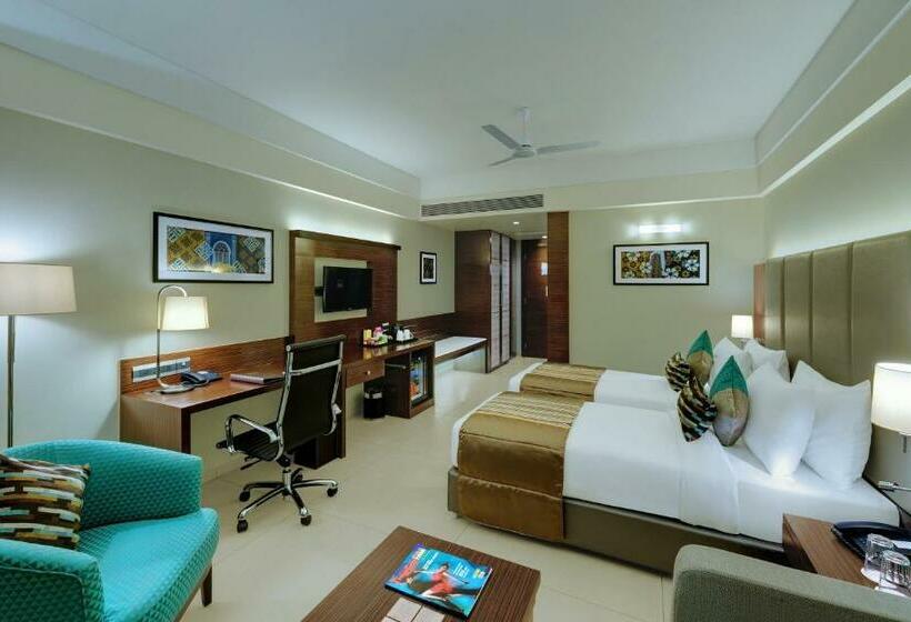 Номер Deluxe, The Fern Kadamba Hotel And Spa