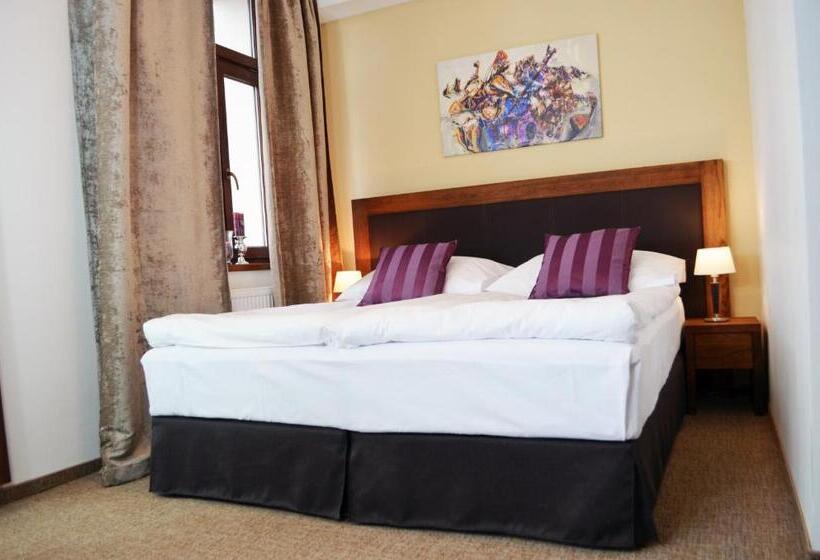 컴포트 룸, U Kvapilů