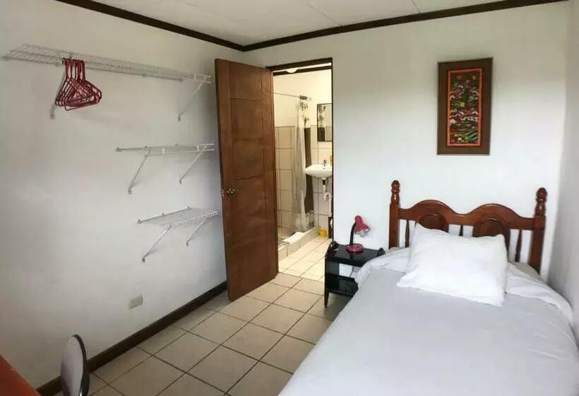 Standard Yhden Hengen Huone, Casa Kibi Kibi