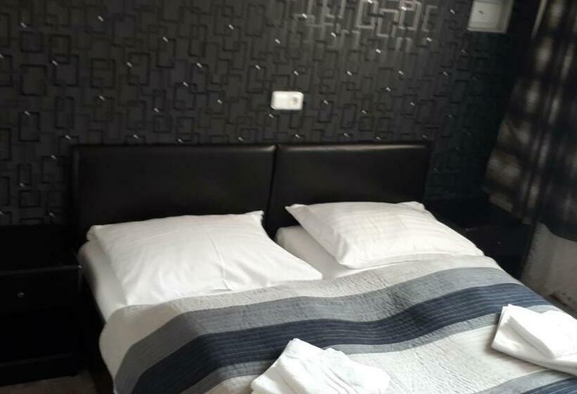 חדר סטנדרט לשלושה, Promohotel Slavie