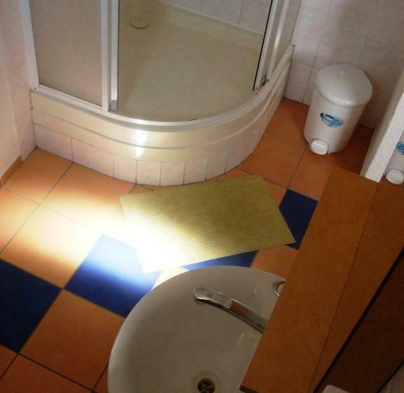 חדר סטנדרט לשלושה, Promohotel Slavie