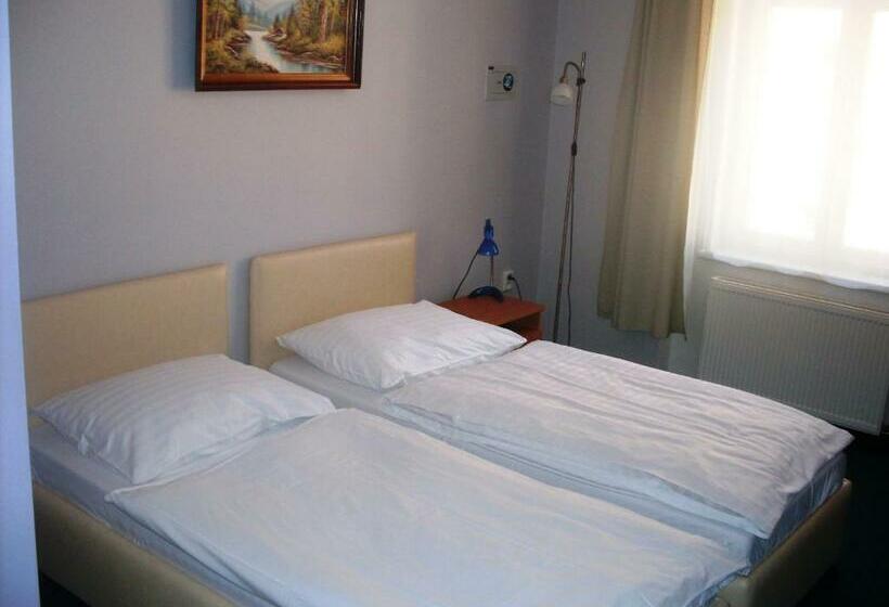 Номер Стандарт Трехместный, Promohotel Slavie