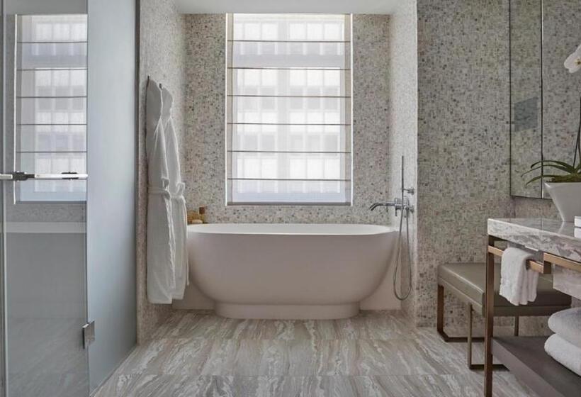 장애인을 위한 스위트, Four Seasons Hotel New York Downtown