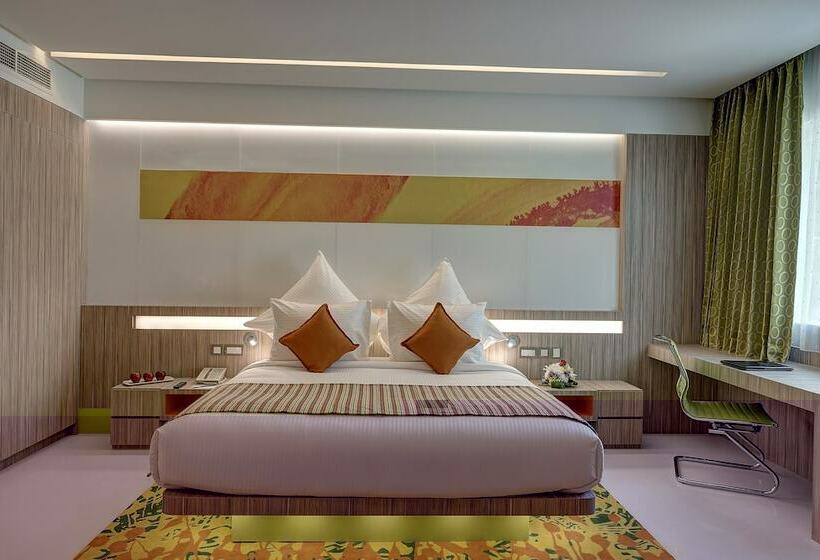 سوییت جونیور, Al Khoory Atrium