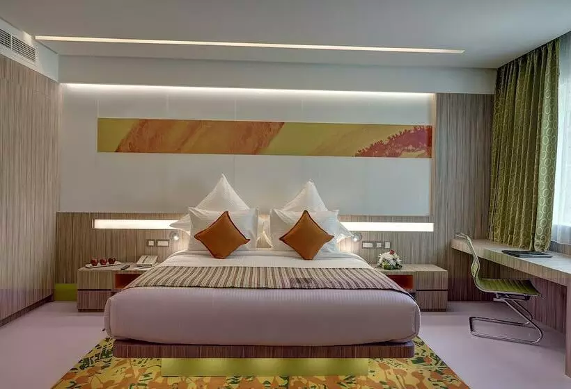 سوییت جونیور, Al Khoory Atrium