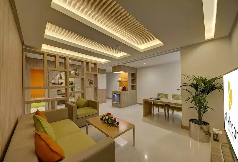 سوییت اجرایی, Al Khoory Atrium