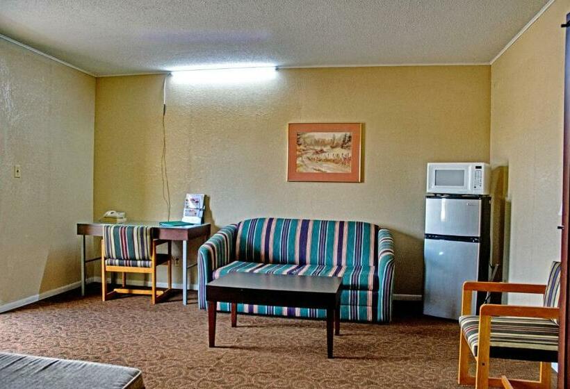 Люкс Кровать Кинг, America's Best Inn and Suites Emporia