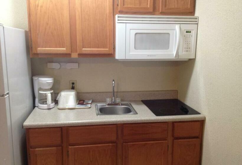 Люкс Кровать Кинг, America's Best Inn and Suites Emporia