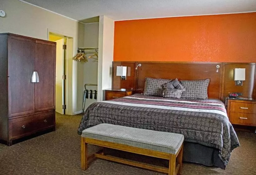 キングサイズベッドのスタンダードルーム, America's Best Inn and Suites Emporia
