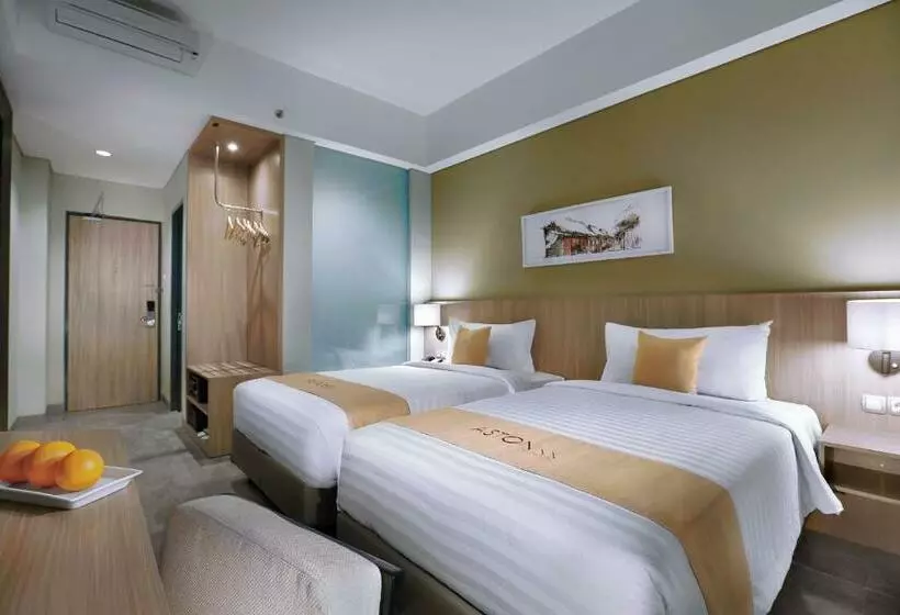 プールの見えるスーペリアルーム, Aston Inn Mataram