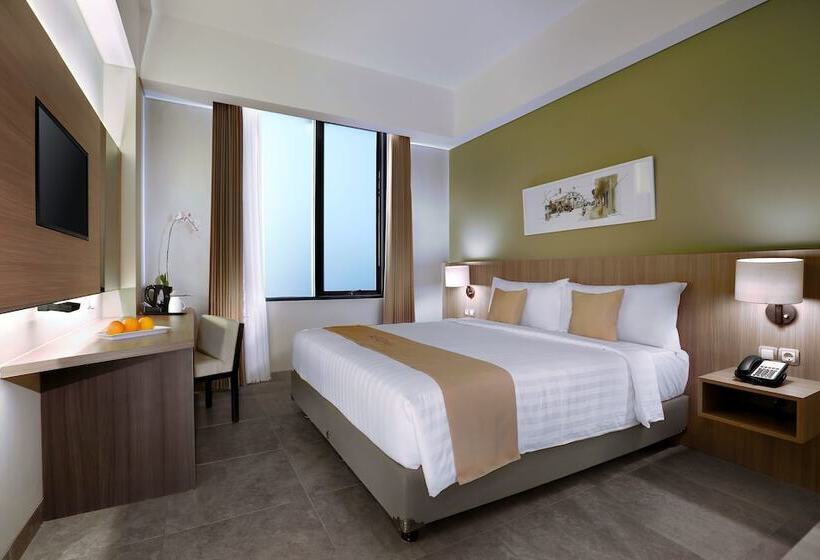 수피리어 룸 풀장 전망, Aston Inn Mataram