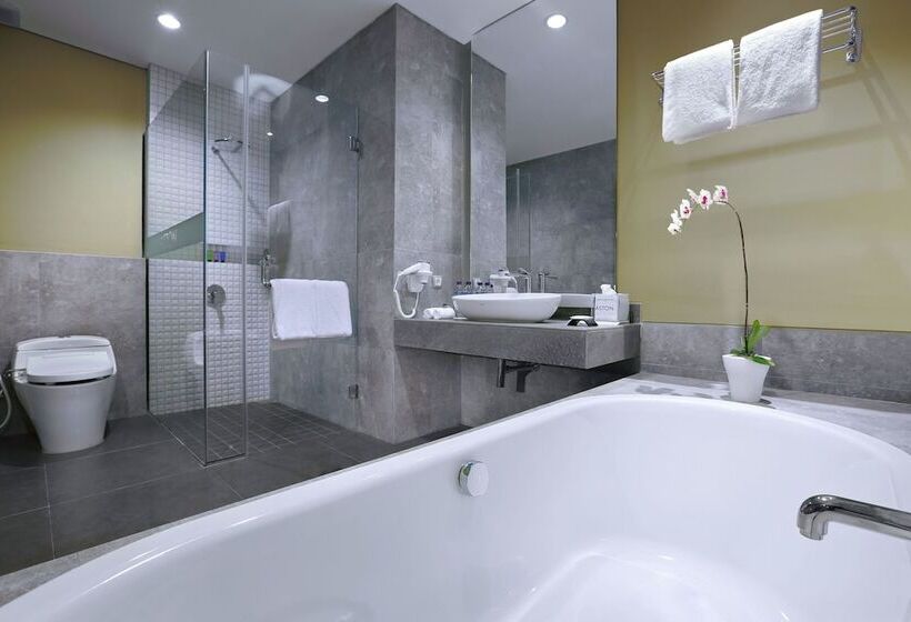 스위트, Aston Inn Mataram